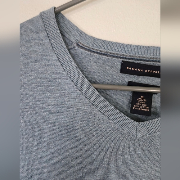 Banana Republic Men's Blue Cashmere Sweater Size Medium - Picture 3 of 6